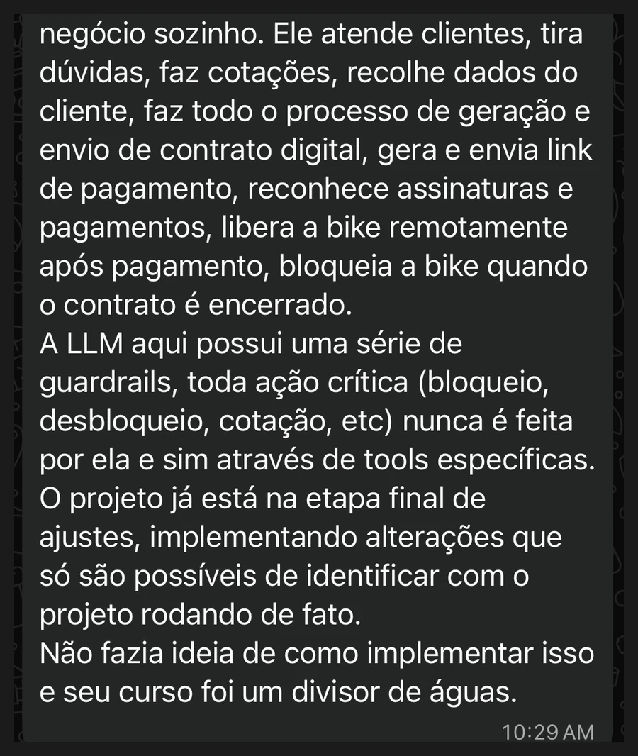 Mensagem de aluno no WhatsApp sobre o agente que atende e cobra os clientes do aluguel de bikes elétricas